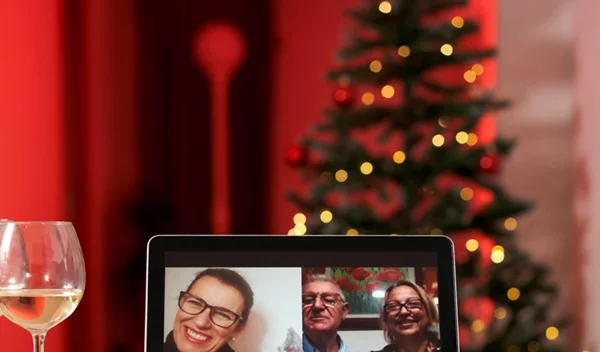 Χριστούγεννα 2020: Πώς να προστατέψουμε την ψυχική μας υγεία αυτές τις πρωτόγνωρες γιορτές