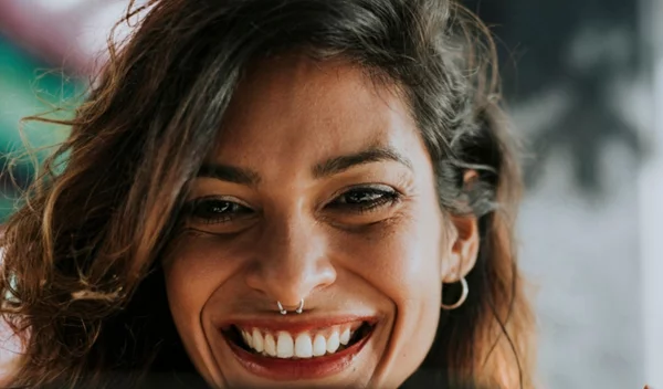 Nose piercing: Πώς να καθαρίσεις σωστά την περιοχή