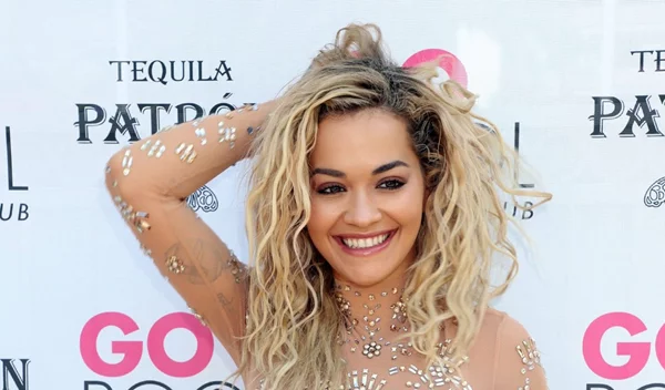 Άψογες εμφανίσεις τα Χριστούγεννα: 4 αγορές ανάλογα με τον σωματότυπό σου