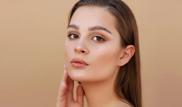 Θες πιο ελαστική, νεανική και λαμπερή επιδερμίδα; Δες πώς θα την αποκτήσεις