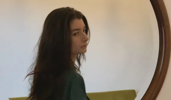 Tι είναι ομορφιά; Το κορίτσι πίσω από το hashtag #thegreekgirl δίνει τη δική της εκδοχή