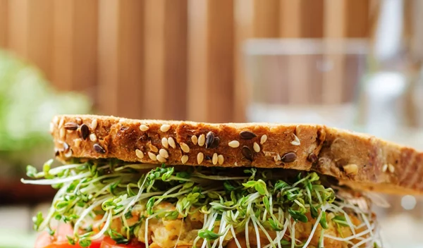 5 λάθος φράσεις σχετικές με το φαγητό που λέμε συχνά στα παιδιά