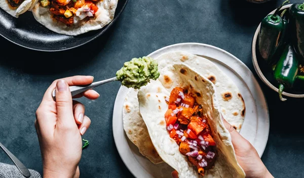 Νηστίσιμα φαγητά: Αυτό είναι το "Απόλυτο βιβλίο της νηστείας" για ένα ιδανικό μενού Σαρακοστής