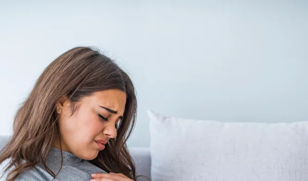 Πόνος στο στήθος και ζάλη: Αιτίες και πότε είναι απαραίτητο να ζητήσετε βοήθεια