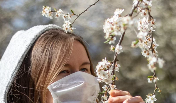 Έρευνα: Η αυξημένη γύρη στον αέρα λόγω άνοιξης αυξάνει τον κίνδυνο λοίμωξης Covid-19