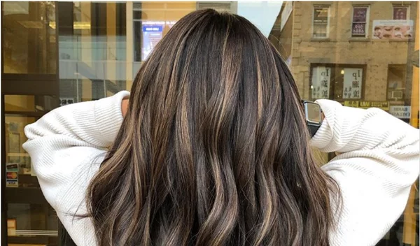 Ash brown hair color: 10 φωτογραφίες που θα σε κάνουν να το υιοθετήσεις asap