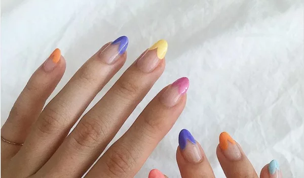 Heart-tipped manicure: Μια ενδιαφέρουσα εναλλακτική του γαλλικού μανικιούρ