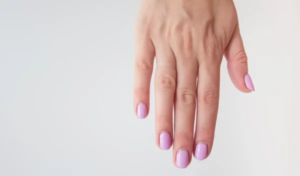 Περιποίηση άκρων στο σπίτι: Πώς αφαιρώ μόνη μου το ημιμόνιμο μανικιούρ;