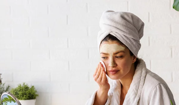 Εκμεταλλεύσου το χρόνο που περνάς στο σπίτι για να προσφέρεις το καλύτερο στην επιδερμίδα σου