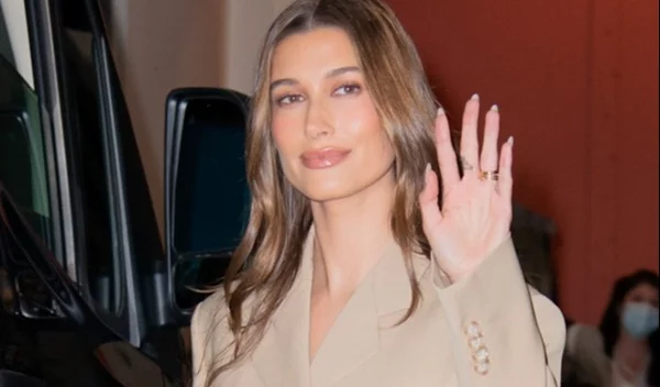 Διάφανα νύχια: Όλο το inspo που χρειαζόσουν για το πιο μεγάλο trend του καλοκαιριού