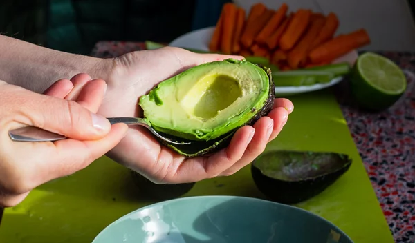 Πέντε τροφές που εξισορροπούν φυσικά τις ορμόνες