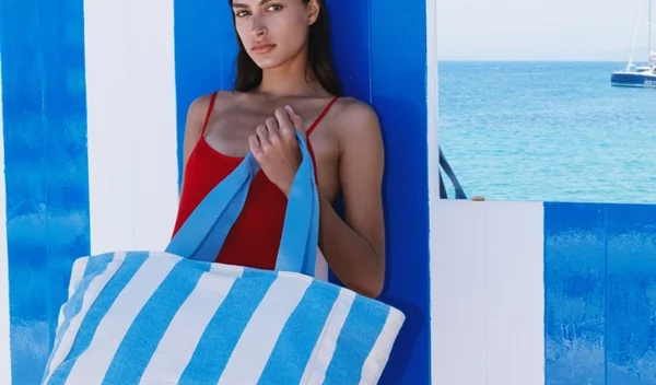 Carpisa - Carthusia: Η capsule συλλογή από τσάντες και αξεσουάρ με αρώματα του νησιού Κάπρι