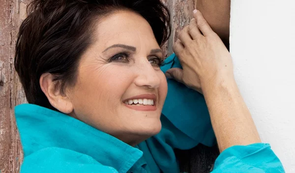 "Και μείναμε άνθρωποι": Η Άλκηστις Πρωτοψάλτη σε μία ξεχωριστή βραδιά στον Κήπο του Μεγάρου