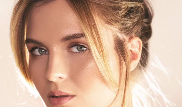 Σε κούρασαν οι πλαϊνές αφέλειες; Δες πώς μπορείς να τις "καμουφλάρεις"