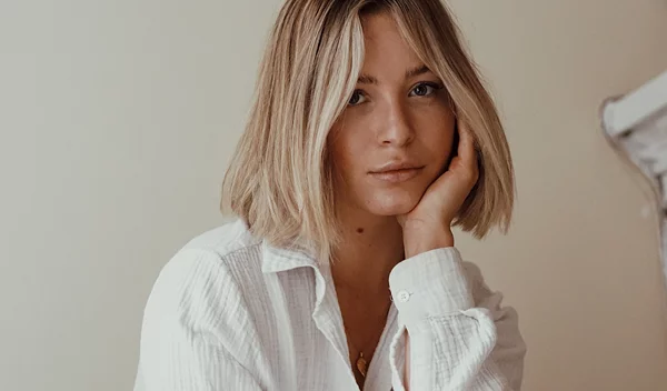 Η νέα, πιο cool εκδοχή των platinum ξανθών μαλλιών