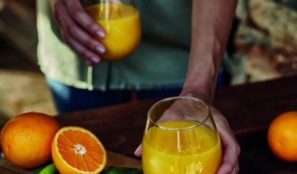 Ποια είναι η καλύτερη ώρα να πιω έναν χυμό φρούτων; Και άλλες απορίες για αυτούς βρίσκουν απάντηση