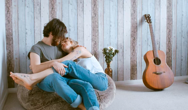 5 τρόποι για να γίνεις λιγότερο κτητική