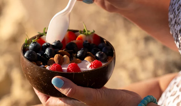 Τι να φάω στην παραλία; Τα καλύτερα σνακ για επίπεδη κοιλιά που δεν φουσκώνουν