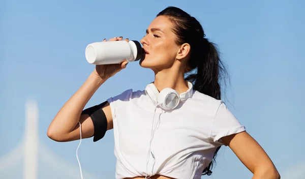 Τι να πιω μετά την άσκηση; Η φόρμουλα για ένα σωστό ρόφημα ανάκαμψης