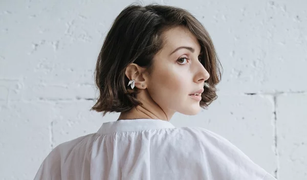 4 basic (και πανεύκολα) χτενίσματα για κοντά μαλλιά