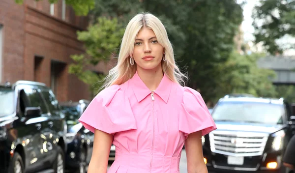 Waves for days: Tο ιδανικό χτένισμα εάν είσαι καλεσμένη σε βάπτιση το φθινόπωρο