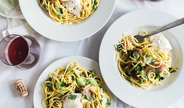 Νούντλς, κινόα, ρύζι, ζυμαρικά: Ποια είναι πιο υγιεινή επιλογή;