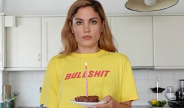 Το σποτ για το #συνέδριο δεν κατάφερε να μεταφέρει το μήνυμα των δημιουργών του: Η Μαίρη Συνατσάκη έκανε "μετάφραση" και συμφωνούμε μαζί της