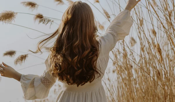 Οι βιταμίνες και τα ιχνοστοιχεία για υγιή μαλλιά, δυνατά νύχια και λαμπερό δέρμα