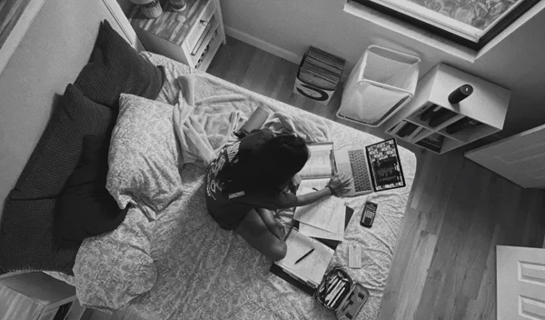 Cyber bullying και κατάθλιψη: Τα λάθη στα social media που κάνουν κακό στην ψυχική υγεία