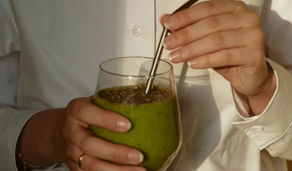 Τι σημαίνει όντως υγιεινή διατροφή; Μήπως οι healthy τάσεις μάς οδηγούν σε παγίδα τελικά;