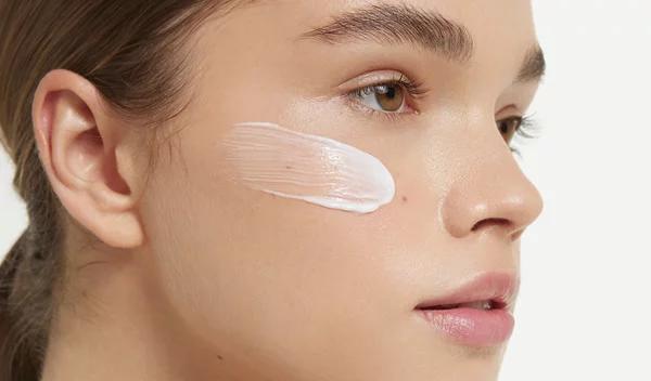 Pharmasept Derma Balance: Η πρωτοποριακή σειρά για τη φροντίδα της ευαίσθητης επιδερμίδας