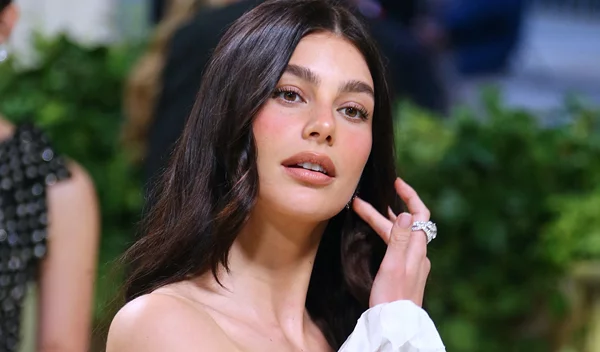 "Fairytale Blusher": Η νέα τάση μακιγιάζ που χαρίζει δροσερή όψη στο πρόσωπο