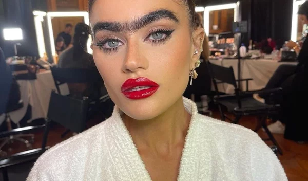 Σοφία Χατζηπαντελή: Το αγαπημένο της κραγιόν για σούπερ σαρκώδη χείλη