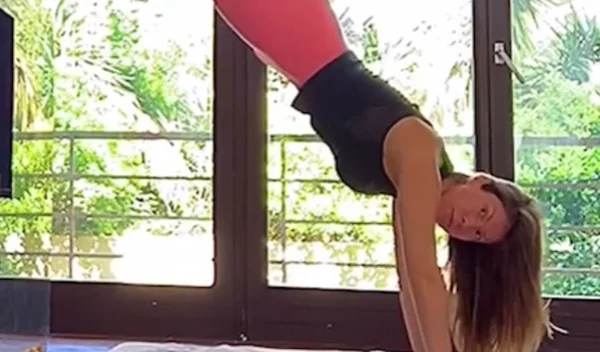 Γύμνασε όλο σου το σώμα μόνο σε έναν τοίχο όπως η Χριστίνα Μαυρίδου