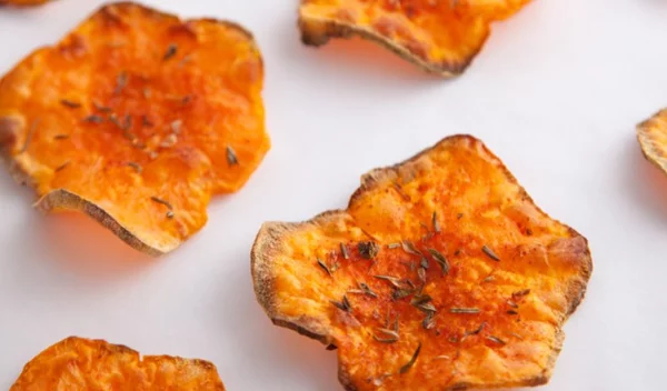 Τσιπς γλυκοπατάτας; Η εύκολη συνταγή για ένα υγιεινό σνακ