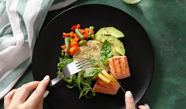 Πλάνο διατροφής 1.200 θερμίδων για τρεις διαφορετικούς τύπους ανθρώπων