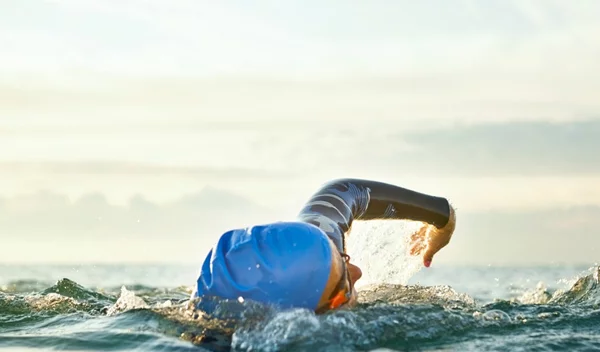 Θαλάσσια σπορ: Τι μπορείς να κάνεις στη θάλασσα και πόσες θερμίδες θα κάψεις