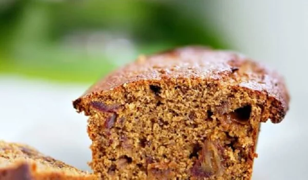 Κέικ ολικής άλεσης με ξηρούς καρπούς και λιναρόσπορο - για τέλειο πρωινό