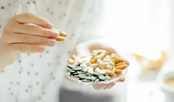 Τρία σνακ για να μειώσεις το λίπος στην κοιλιά