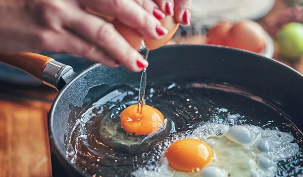 Κάνει να τρως αυγά κάθε μέρα; 7 απορίες για αυτά βρίσκουν απάντηση