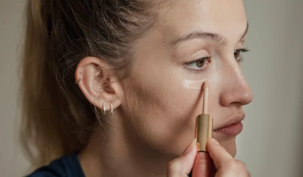 8 concealers που θολώνουν τις ρυτίδες κάτω από τα μάτια