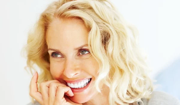 Το δέρμα στα 50: H φροντίδα του προσώπου σύμφωνα με τη δερματολόγο