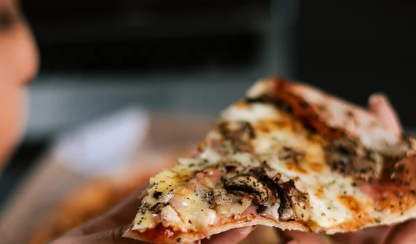 Έξι τρόποι να σταματήσεις την επιθυμία για φαγητό αργά το βράδυ