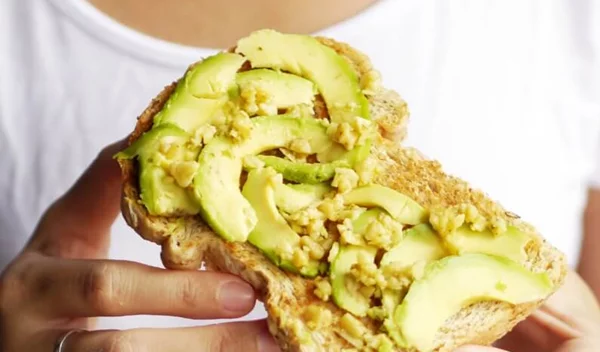 10 τρόποι να κάψεις θερμίδες και λίπος με σωστά σνακ