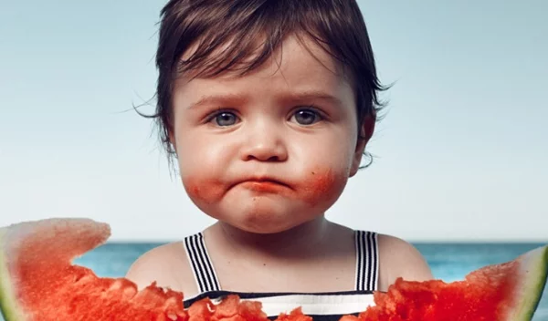 Καύσωνας και παιδιά: Ο παιδίατρος μας λέει τα απαραίτητα μέτρα προστασίας