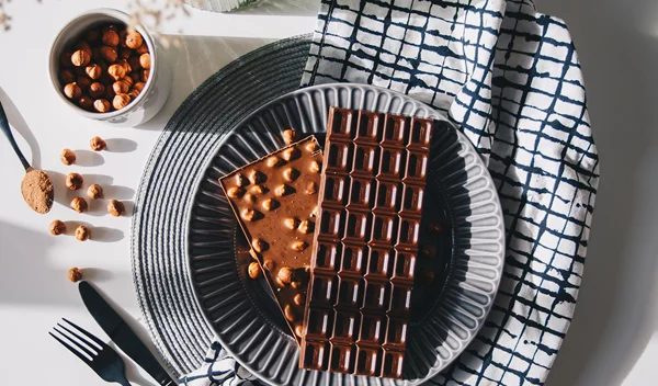 Πώς να καταναλώνεις τη σοκολάτα με τον πιο υγιεινό τρόπο;