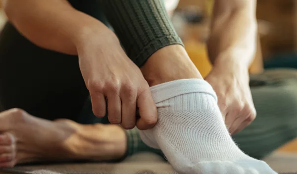 Πρόγραμμα προπόνησης για όλο το σώμα με μοναδικό εξοπλισμό τις κάλτσες σου