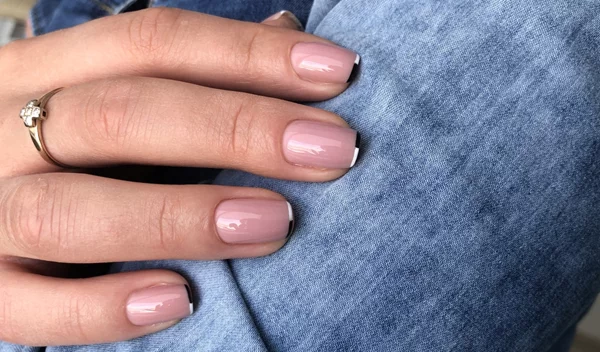 4 ιδέες για να κάνεις το γαλλικό μανικιούρ το πιο hot nail trend για το φθινόπωρο