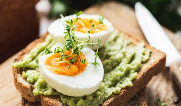 Ποιος είναι ο πιο υγιεινός τρόπος για να μαγειρέψεις τα αυγά;