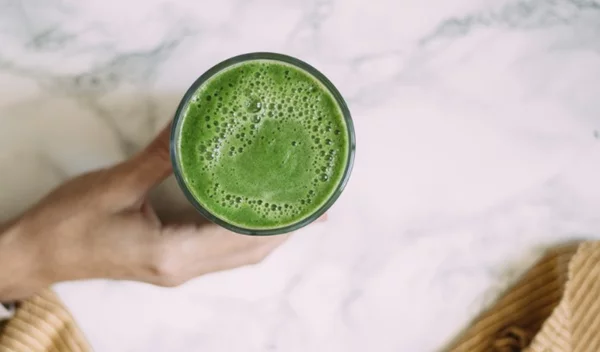 Smoothie για γρήγορο αδυνάτισμα και αποτοξίνωση από τη διατροφολόγο Κλειώ Δημητριάδου